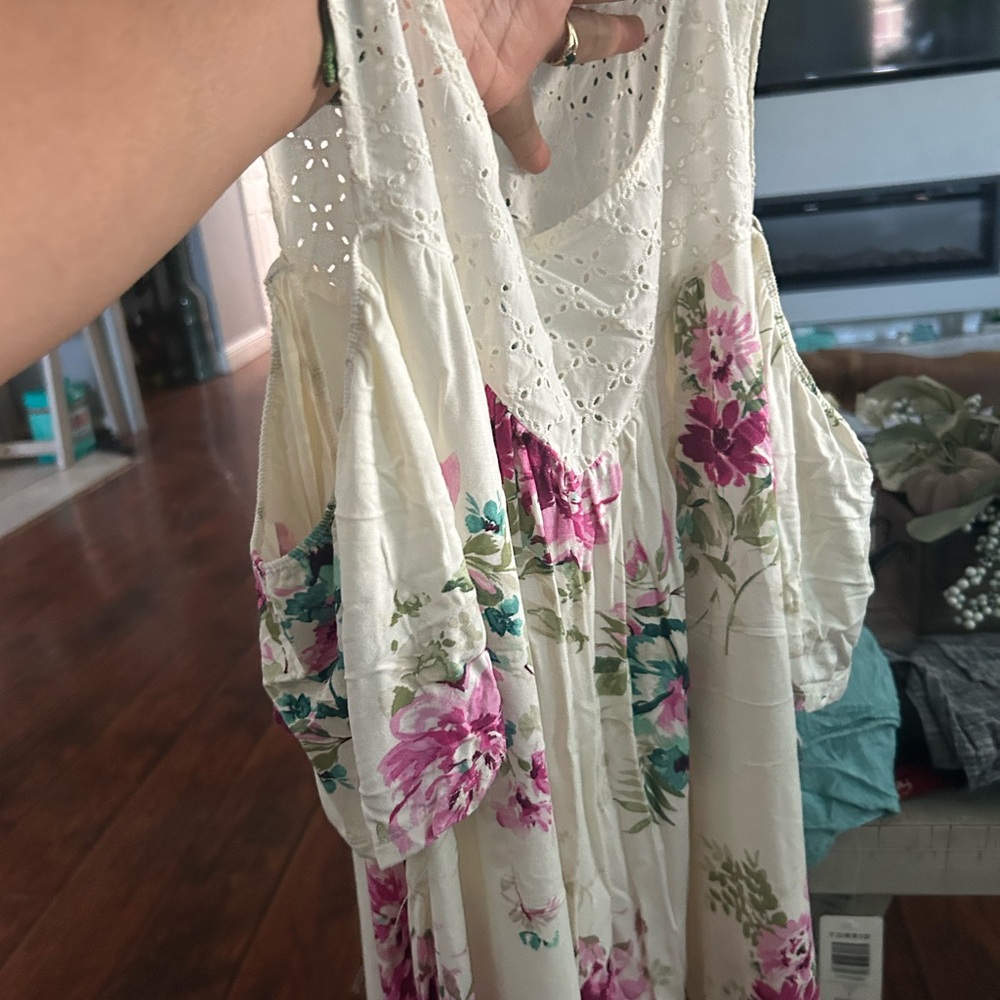 Torrid Floral Eyelet Tunic - Cream and Pink